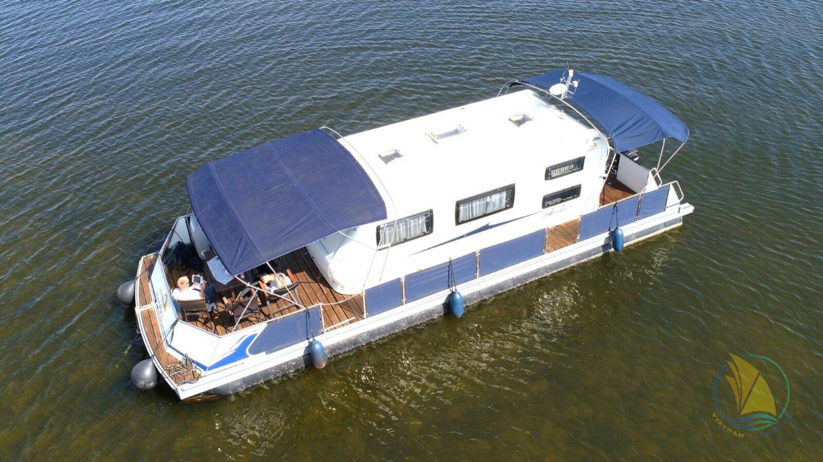 FLOATING HOUSE WITH MACHINE